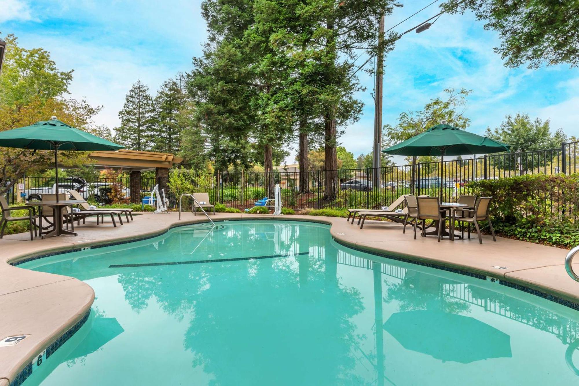 Best Western John Muir Inn Мартинес Экстерьер фото